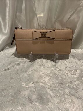 kate spade beige bow zip-around wallet
